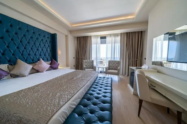 https://images.etstur.com/imgproxy/resize/2560x1440/files/images/hotelImages/etsrooms/183/Zigana_Resort_Alacati_20250925124244_2.jpg