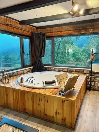 Suite, Doğa Manzaralı, Jakuzili