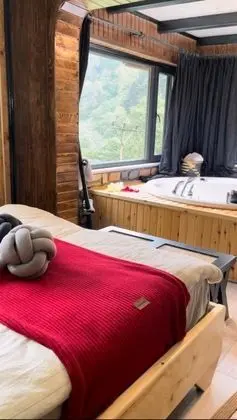 Suite, Doğa Manzaralı, Jakuzili