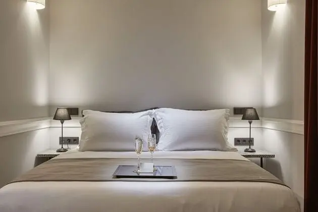 Standard Double Room (Interior Corridor)