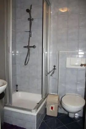 Tek Büyük veya İki Ayrı Yataklı Oda, 2 Tek Kişilik Yatak, Özel Banyo, Asma Kat