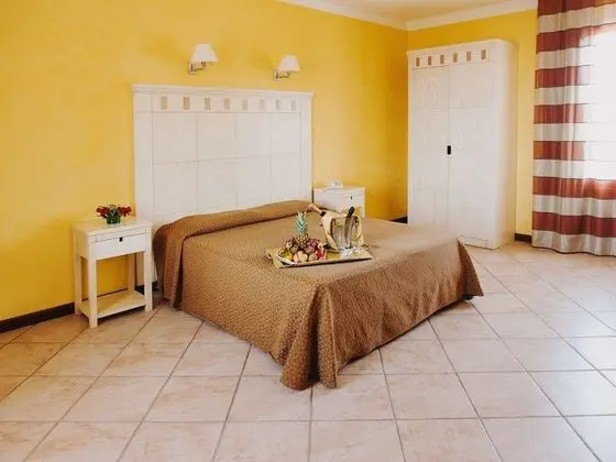 Tek Büyük Yataklı Oda, 1 Çift Kişilik veya 2 Tek Kişilik Yatak, Balkon, Havuz Manzaralı