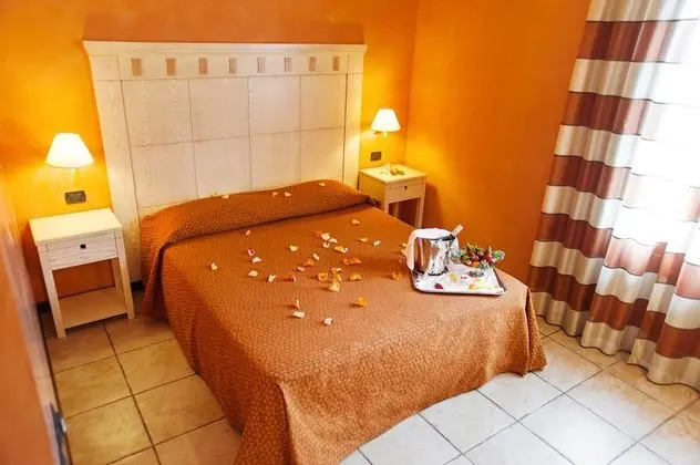 Tek Büyük Yataklı Oda, 1 Çift Kişilik veya 2 Tek Kişilik Yatak, Balkon, Havuz Manzaralı