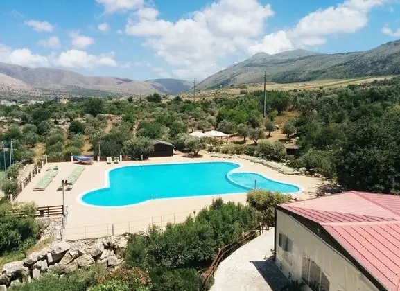 Tek Büyük Yataklı Oda, 1 Çift Kişilik veya 2 Tek Kişilik Yatak, Balkon, Havuz Manzaralı