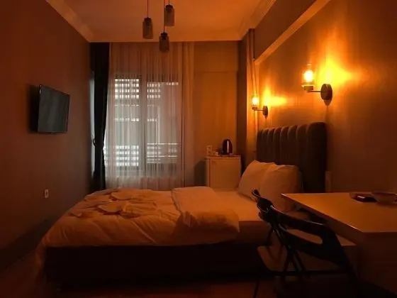 Standard Tek Büyük Yataklı Oda