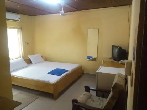 Standard Tek Büyük Yataklı Oda