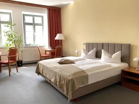 Business Tek Büyük Yataklı Oda