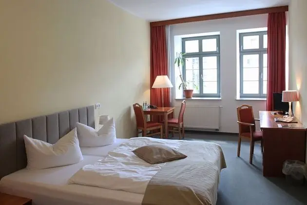 Business Tek Büyük Yataklı Oda