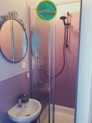 İki Ayrı Yataklı Oda, Ortak Banyo