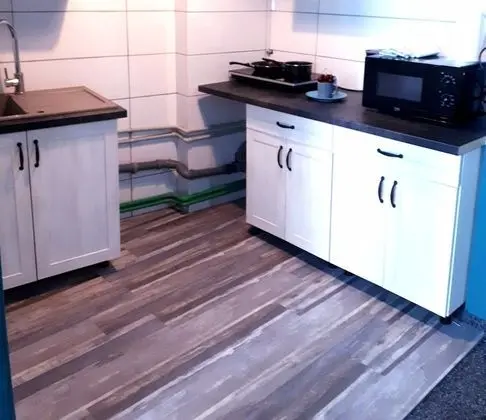 İki Ayrı Yataklı Oda, Ortak Banyo