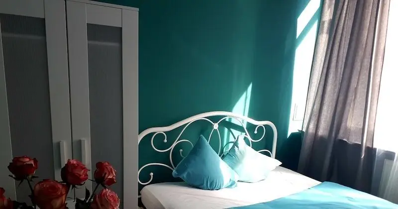 Oda, 1 Büyük (Queen) Boy Yatak, Ortak Banyo