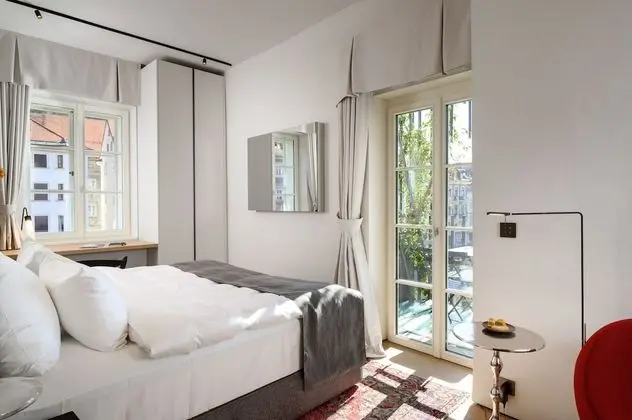 Tek Büyük Yataklı Oda, Balkon