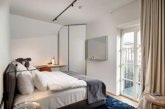 Tek Büyük Yataklı Oda, Balkon