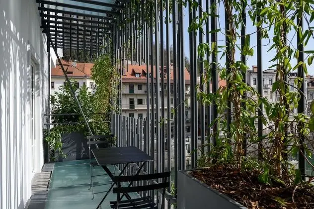 Tek Büyük Yataklı Oda, Balkon