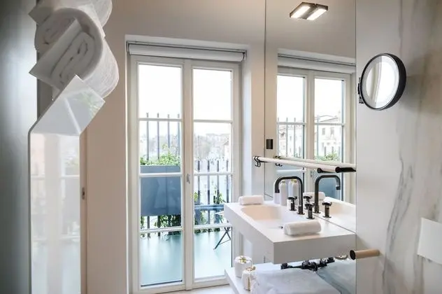 Tek Büyük Yataklı Oda, Balkon