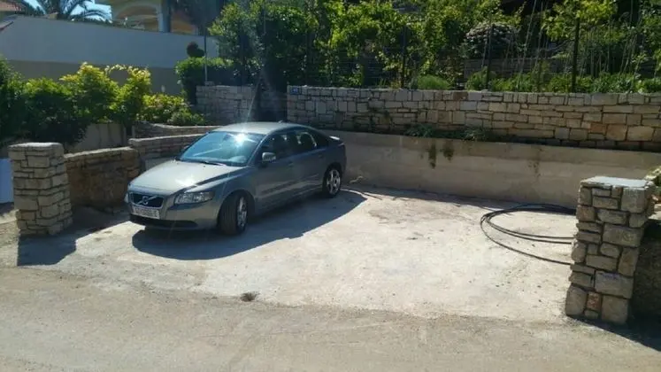 Stüdyo (Zlatko Slobodan - by sea - A2(3))