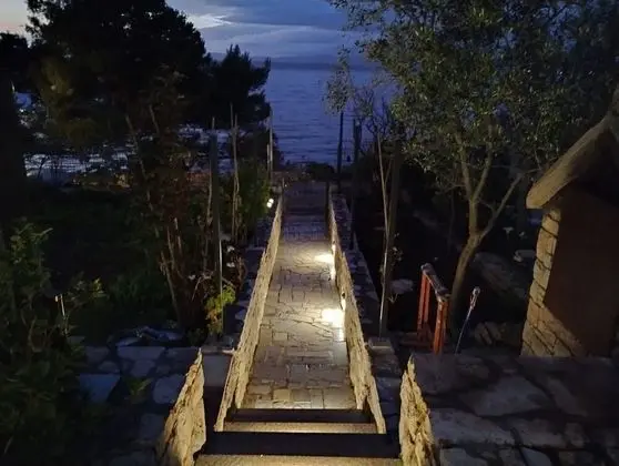 Stüdyo (Zlatko Slobodan - by sea - A2(3))