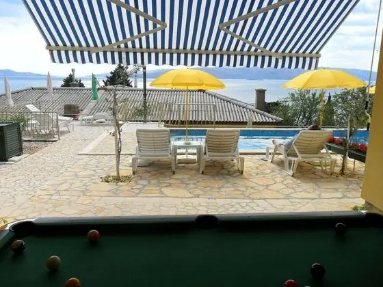 Apart Daire (Zlato - with pool - A3 Lovor (4+1))