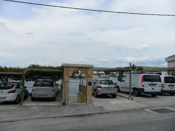 Apart Daire (Zlato - with pool - A3 Lovor (4+1))