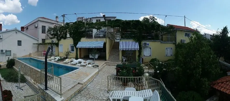 Apart Daire (Zlato - with pool - A4 Mendula (2+1))