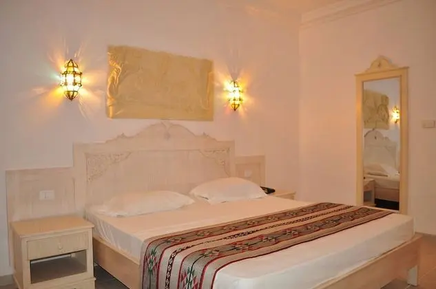 Üç Kişilik Oda