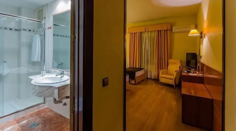 Büyük Yataklı Tek Kişilik Oda