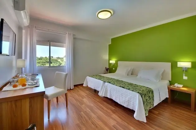 Classic Tek Büyük veya İki Ayrı Yataklı Oda (Extra Bed)