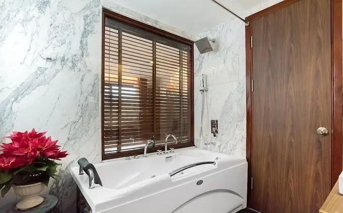 Deluxe Apart Daire (Alley View)