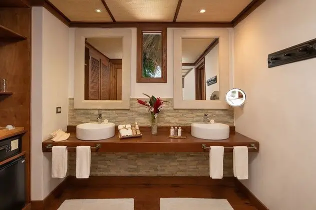 3-Bedroom Villa Caney Garden View
