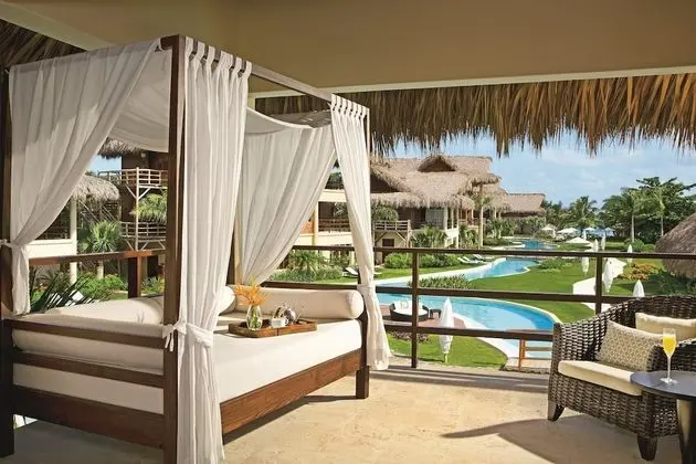 Romantic Junior Suite Pool View King