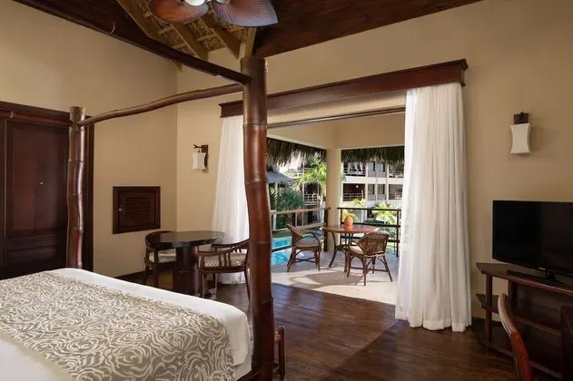 Romantic Junior Suite Pool View King