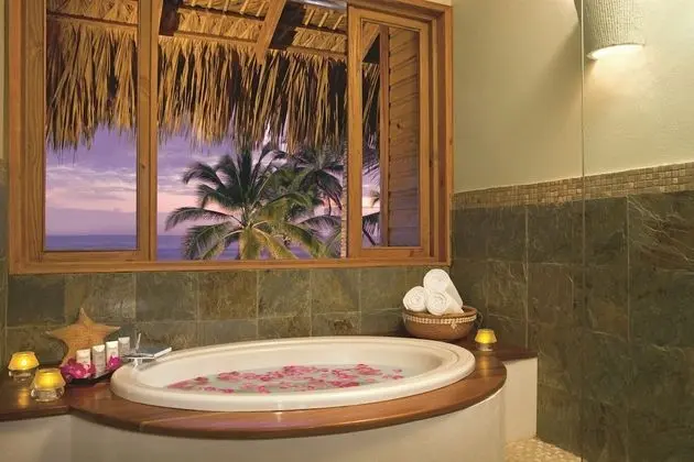 Romantic Junior Suite Pool View King
