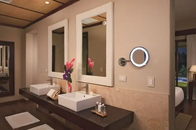Romantic Junior Suite Pool View King
