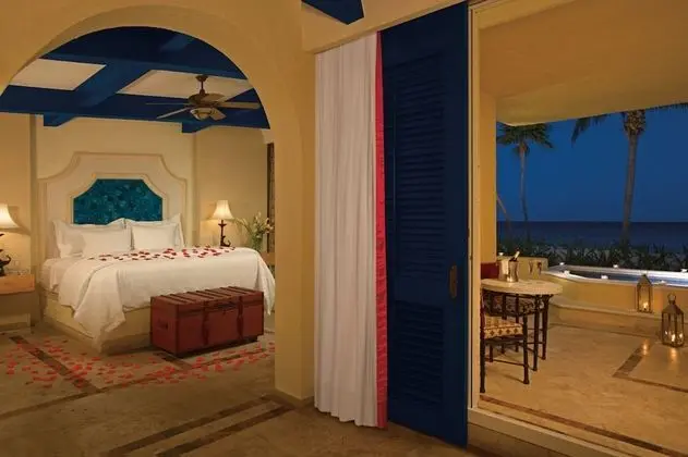 Romance Ocean Front One Bedroom Suite with Terrace