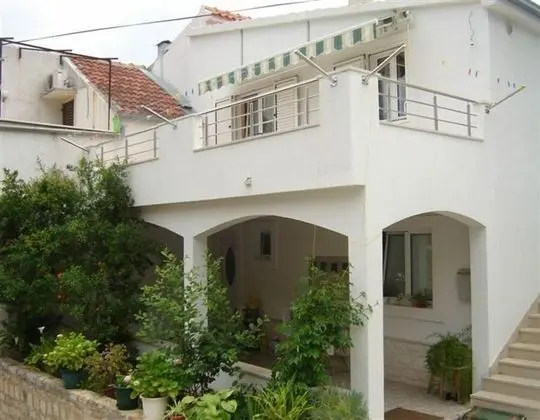 Apart Daire (Zoki - great location close to the se)