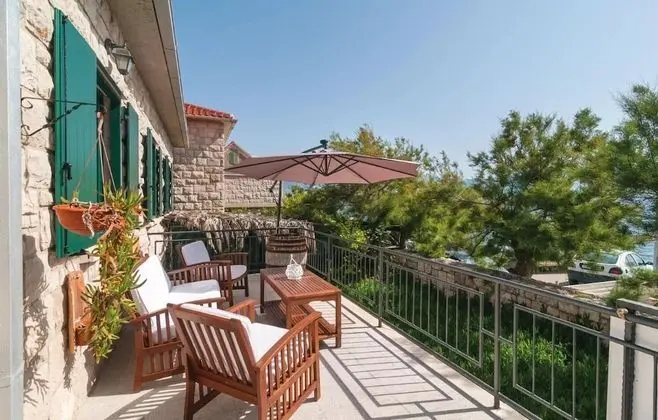 Ev (Zoki - Pool house - H(8))