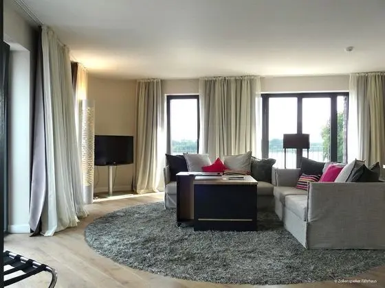 Süit, Nehir Manzaralı