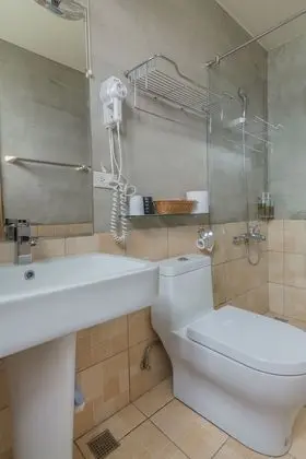 Tek Büyük Yataklı Oda, Balkon, Avlu Manzaralı (Qin Lan)