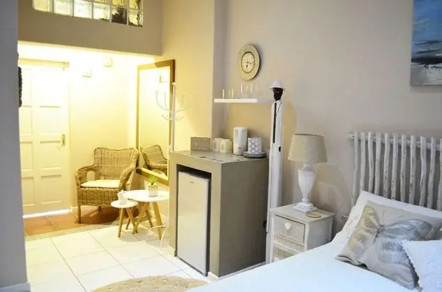 Queen Room (2)