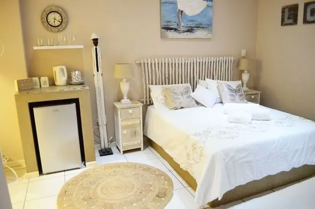 Queen Room (2)