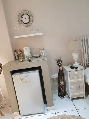 Queen Room (2)