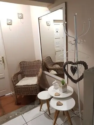Queen Room (2)
