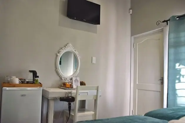 Twin Room (4)