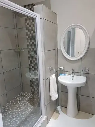 Twin Room (4)