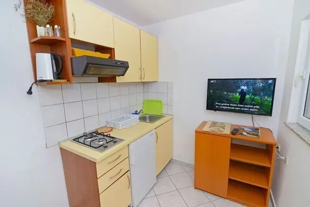 Apart Daire (Zora - garden terrace and grill - A1()