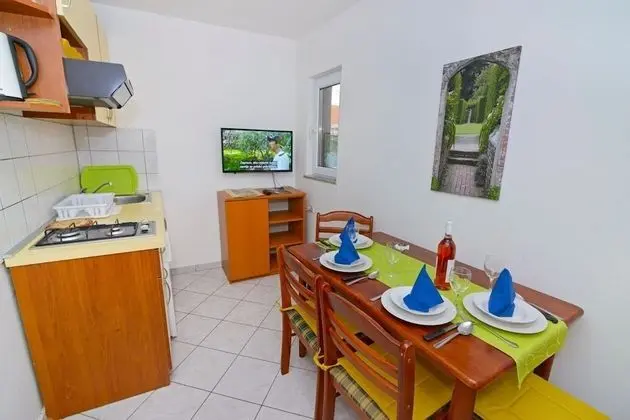 Apart Daire (Zora - garden terrace and grill - A1()