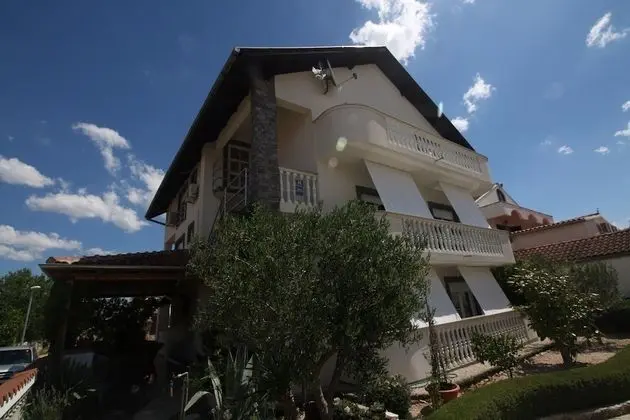 Apart Daire (Zora - garden terrace and grill - A1()