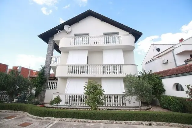 Apart Daire (Zora - garden terrace and grill - A1()