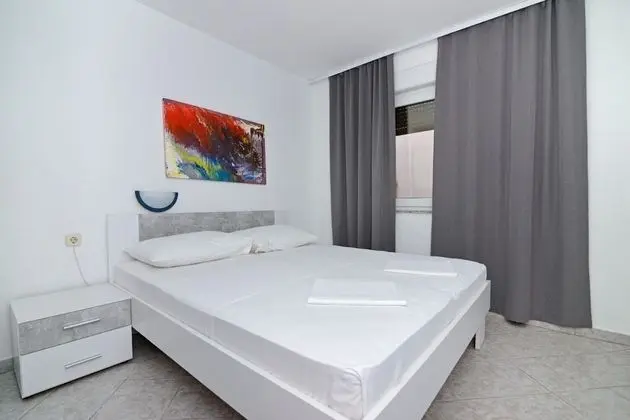 Apart Daire (Zora - garden terrace and grill - A2()