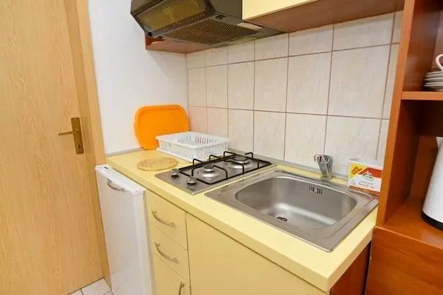 Apart Daire (Zora - garden terrace and grill - A2()